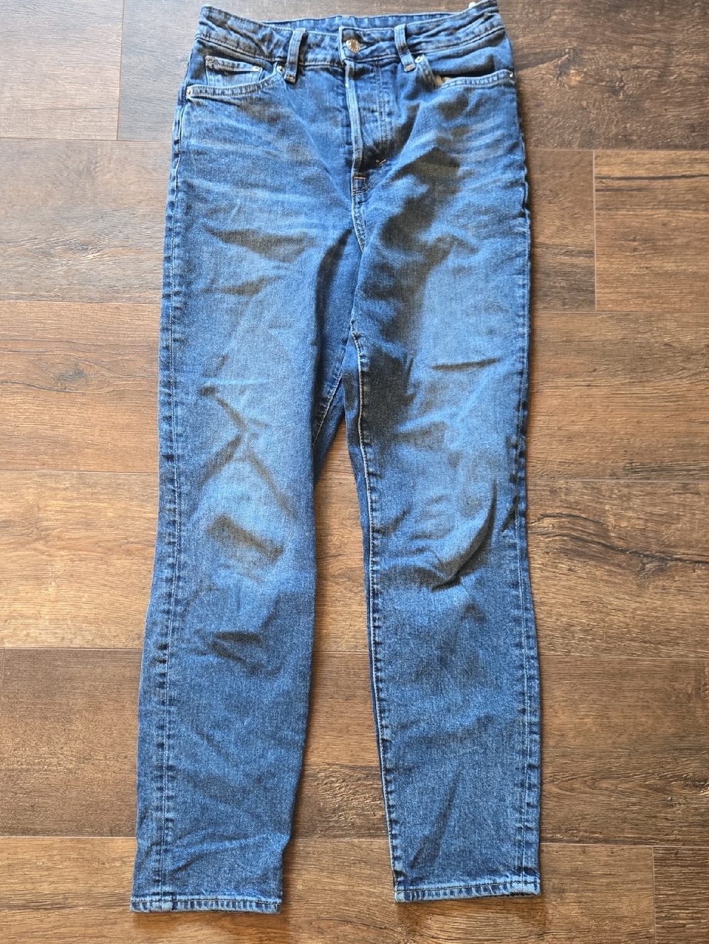 H&M High-Rise Mom Straight Jeans in Medium Blue